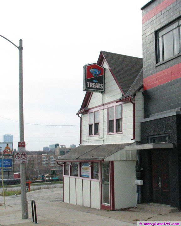 Treats Tavern , Milwaukee