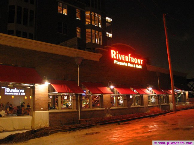 Riverfront Pizzeria Bar and Grill , Milwaukee