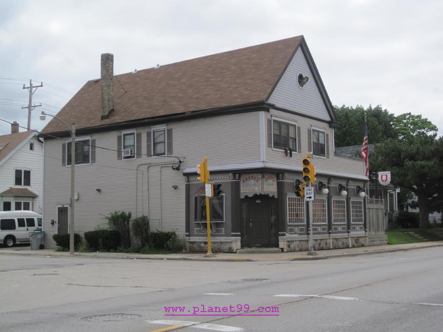 Gradys Saloon , Milwaukee