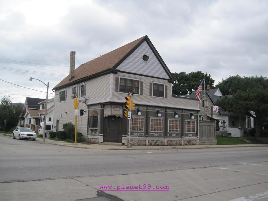 Gradys Saloon , Milwaukee