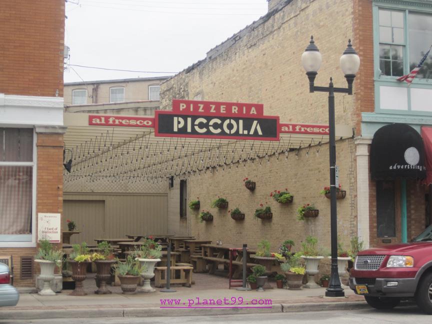 Pizzeria Piccola , Milwaukee